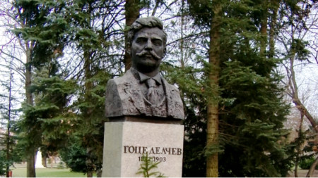 Паметникът на Гоце Делчев в Борисовата градина в София