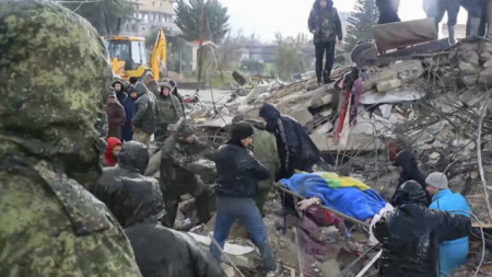 Syrian and Russian servicemen help search for victims and survivors in a collapsed building after the earthquake in Latakia, Syria, February 7, 2023