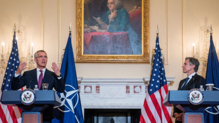 Генералният секретар на НАТО Йенс Столтенберг (вляво) и държавният секретар на САЩ Антъни Блинкън във Вашингтон - 1 юни 2022