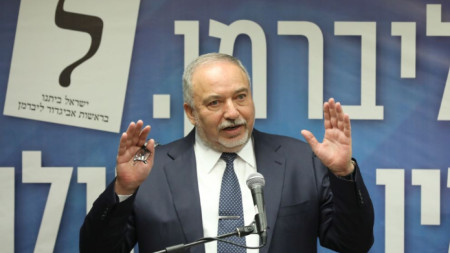 Авигдор Либерман - лидер на „Израел Бейтану“ („Нашият дом Израел“), който блокира сделката за коалиция, говори в Кнесета.