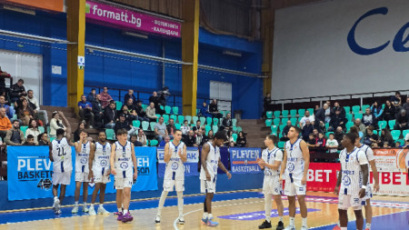 Спартак загуби гостуването си на Пея