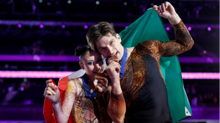 Лукреция Бекари и Матео Гуаризе със златните медали.