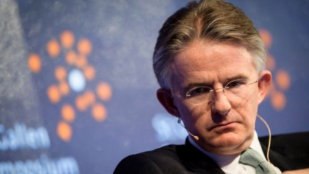 Главният изпълнителен директор на HSBC Джон Флинт подаде оставка