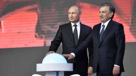 Владимир Путин и узбекският му колега Шавкат Мирзийоев дадоха в Ташкент символичен старт за работата по първия АЕЦ в Узбекистан, която ще е в западния регион Навой.