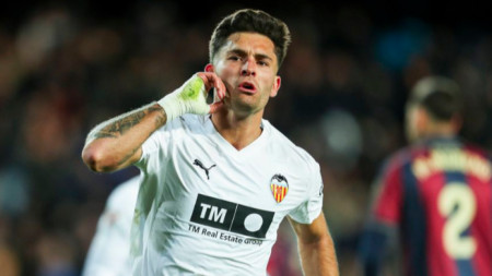 Уго Дуро вкара гол със задна ножица за Валенсия срещу Леванте