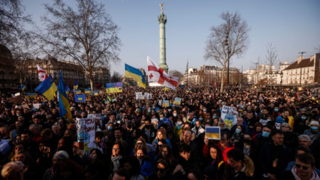 Протест в Париж срещу руската инвазия в Украйна