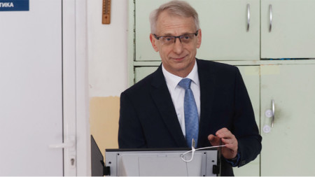 PM Nikolay Denkov voting on November 6