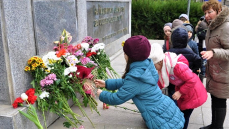 Бургас отбелязва днес с традиционни ритуали 144 години от освобождаването