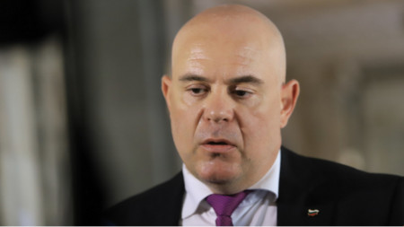 Главният прокурор Иван Гешев обвини управляващите че предлагат закриването на