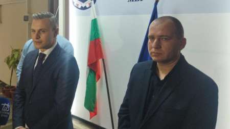 Комисар Пламен Тодоров (вдясно)