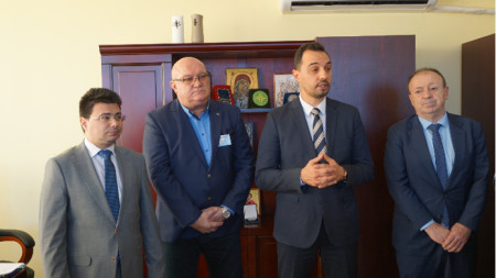 Министърът на икономиката и индустрията Богдан Богданов (вторият от дясно наляво) посети Видин.