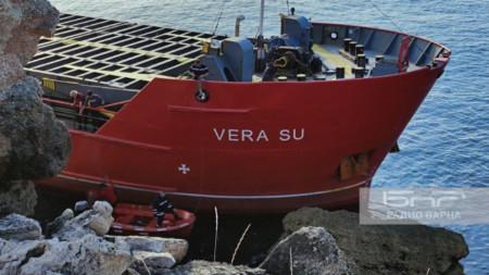 Подготвят се планове за разтоварването и изтеглянето на кораба  Вера Су