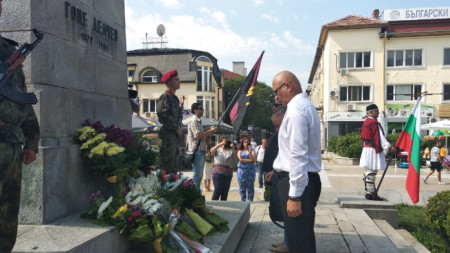Депутатът от ВМРО Атанас Стоянов посочи, че по спорните исторически въпроси със Северна Македония България трябва да защити националния си интерес