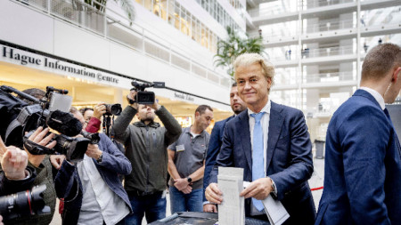 Лидерът на нидерландската  Партия на свободата Герт Вилдерс гласува в избирателна секция в Хага - 22 ноември 2023 