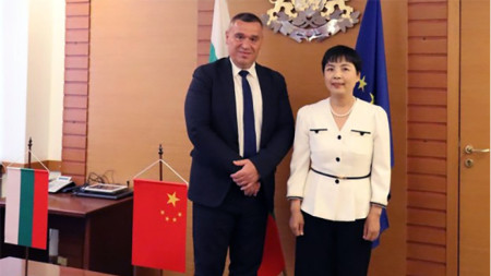 Agriculture Minister Georgi Tahov with  H.E. Ms.Dai Qingli