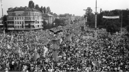 Митинг демократических сил в Софии после 10 ноября 1989 года
