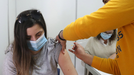 Кипър разширява имунизационната си програма срещу коронавирус и започва ваксинация