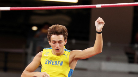 Шведът Дуплантис взе златото с 6.02 метра.