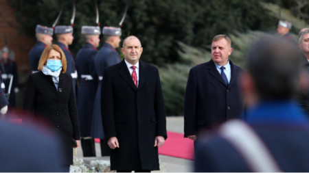 Rumen Radev (centre) with Sofia Mayor Yordanka Fandakova and Defence Minister Krasimir Karakachanov