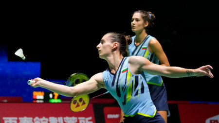 Стефани (на преден план) и Габриела Стоеви записаха трета победа в турнира.