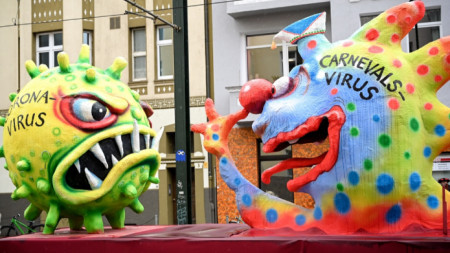 Коронавирусът стана и участник в карнавал в Германия в края на февруари.