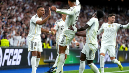 Футболистите на Реал спечелиха с 2:1 срещу Барселона