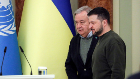 Генералният секретар на ООН Антониу Гутериш (вляво) и президентът на Украйна Володомир Зеленски - Киев, 8 март 2023