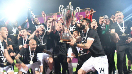 Носителят на купата на България по футбол Локомотив (Пловдив) продължава напред в турнира