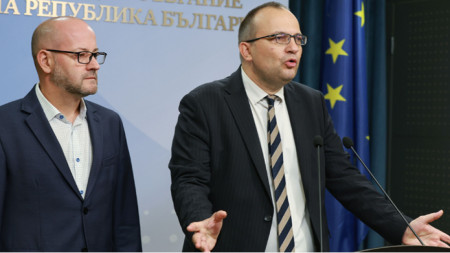 Martin Dimitrov (right) and Radan Kanev at a briefing