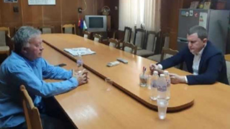 Директорът на РИОСВ Перник Пламен Ангелов на среща с народния представител от ПГ на „БСП за България“ Станислав Владимиров.