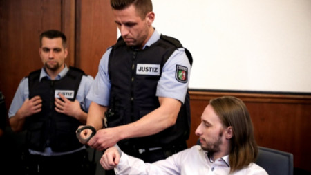 Прокурори искат доживотна присъда на руснака с бомбата за „Борусия“