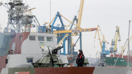 Украйна обяви че достъпът до пристанищата ѝ в Азовско море