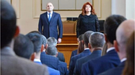 Президентът Румен Радев и вицепрезидентът Илияна Йотова на тържествената церемония в Народното събрание  