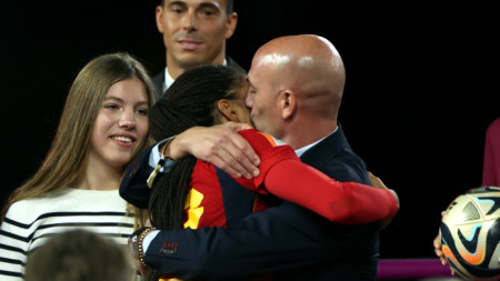 Целувката с Ермосо, за която поискаха оставката на Рубиалес.