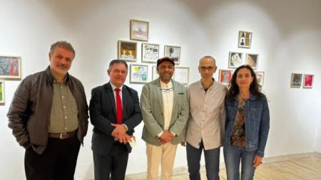 Даниел Йорданов (вторият вдясно) сподели впечатленията си от мароканската галерия