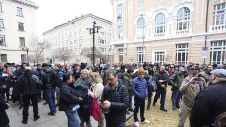 Протестиращите се събраха пред Министерството на културата в София