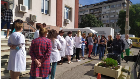 Employees of Sofia's Regional Health Inspectorate during the protest