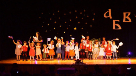 Тържествен концерт в Centre Culturel et de la Vie Associative– Вилюрбан, Франция, с участието на деца от българското училище в града „Иван Вазов“