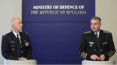 адмирал Эмил Ефтимов (справа) и генерал Филипп Лавин 