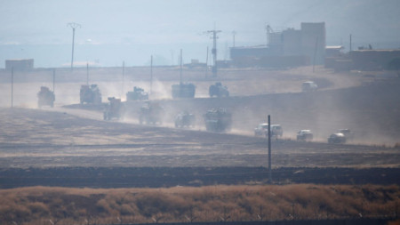 Турски и руски военни машини в съвместен патрул в Североизточна Сирия, снимани от района на Къзълтепе, вилает Мардин.