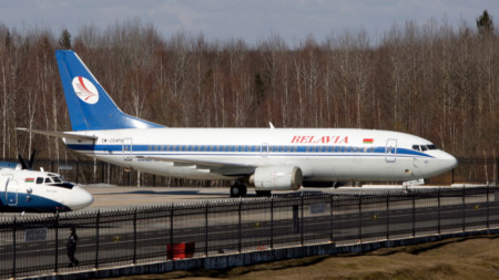 Европейският съюз вече спря достъпа на беларуските авиолинии до летища в Съюза след принудителното приземяване на самолет в Минск.