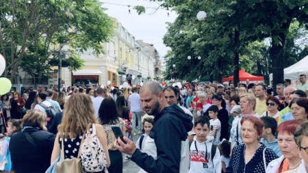 Празнично многохилядно шествие на 24 май в Бургас