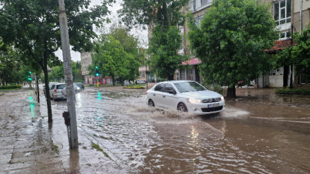 Проливният дъжд наводни улиците в Разград - 22 май 2025 г.