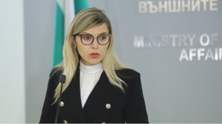Зам.-министърът на външните работи Велислава Петрова