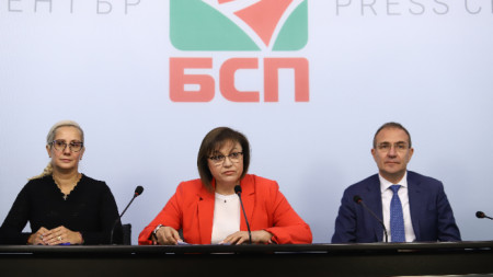 Корнелия Нинова, Борислав Гуцанов и Гергана Алексова направиха изявление пред медиите в централата на БСП.