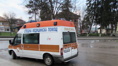 За първи път полицейски пост край Бургас задържа частна линейка,