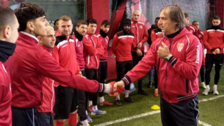 Стефано Макопи се запознава с играчите на Царско село