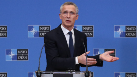 Генералният секретар на НАТО Йенс Столтенберг ще даде пресконференция след срещата.