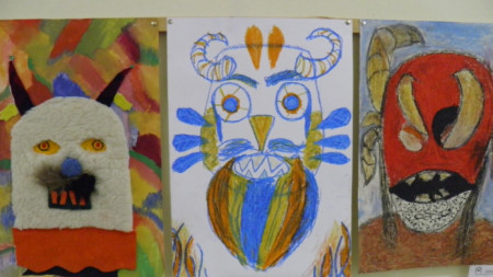 Деца от Перник и София подредиха в изложба рисунки за