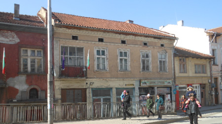Сградата във Велико Търново, където е родена и живяла Венета Ботева с дъщеря си Иванка.